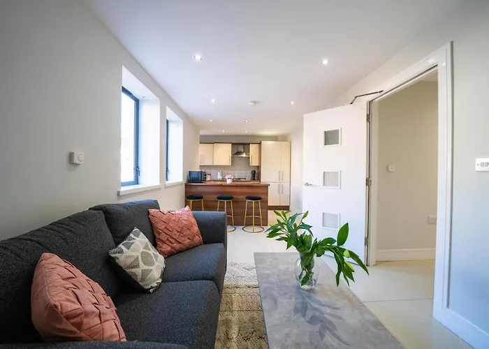 Botanic Apartment Sleeps 6